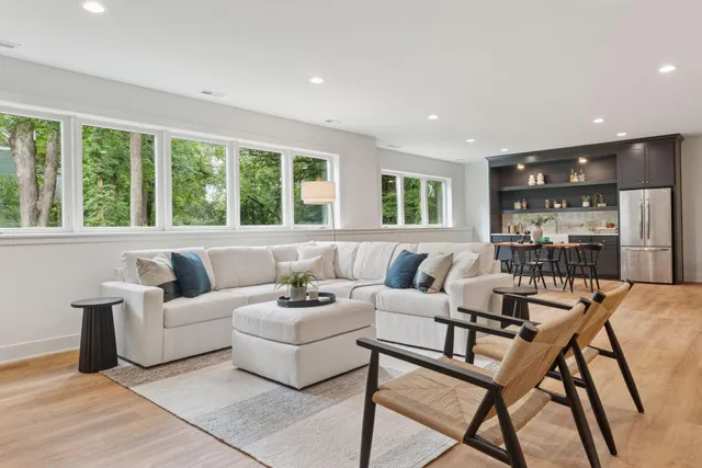 $1,769,000 | 804 Great Oaks Trail, Eagan, MN 55123