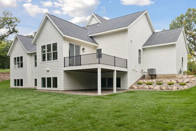 $1,769,000 | 804 Great Oaks Trail, Eagan, MN 55123