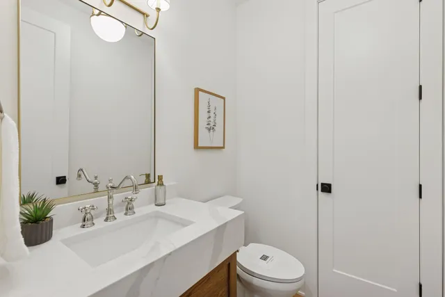 $1,769,000 | 804 Great Oaks Trail, Eagan, MN 55123