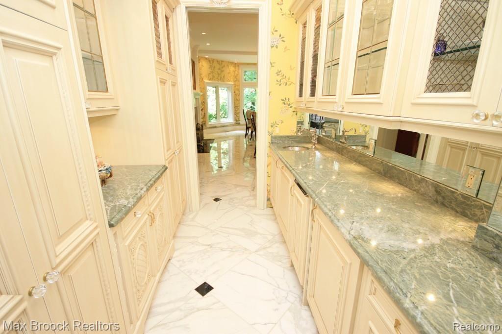 32685 Rock Ridge Lane Farmington, MI 48334 - Photo 9 of 55 IMG_6852.jpg