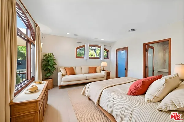$39,995 | 1740 Carla Ridge, Beverly Hills, CA 90210