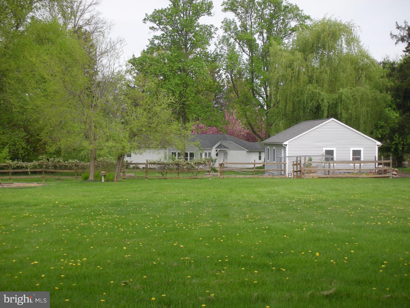 1228 Dell Road Norristown, PA 19403 - Photo 4 of 25 Gallery Image 4