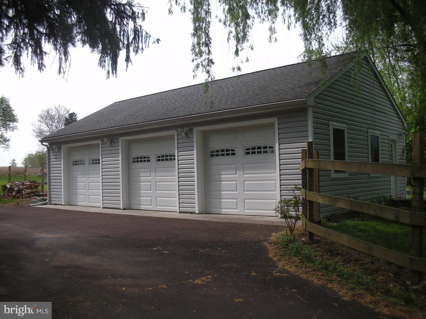 1228 Dell Road Norristown, PA 19403 - Photo 7 of 25 Gallery Image 7