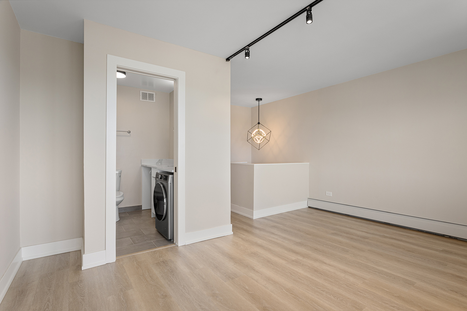 6166 North Sheridan Road, Unit 22B Chicago, IL 60660 - Photo 9 of 18 wooden floor in an empty room