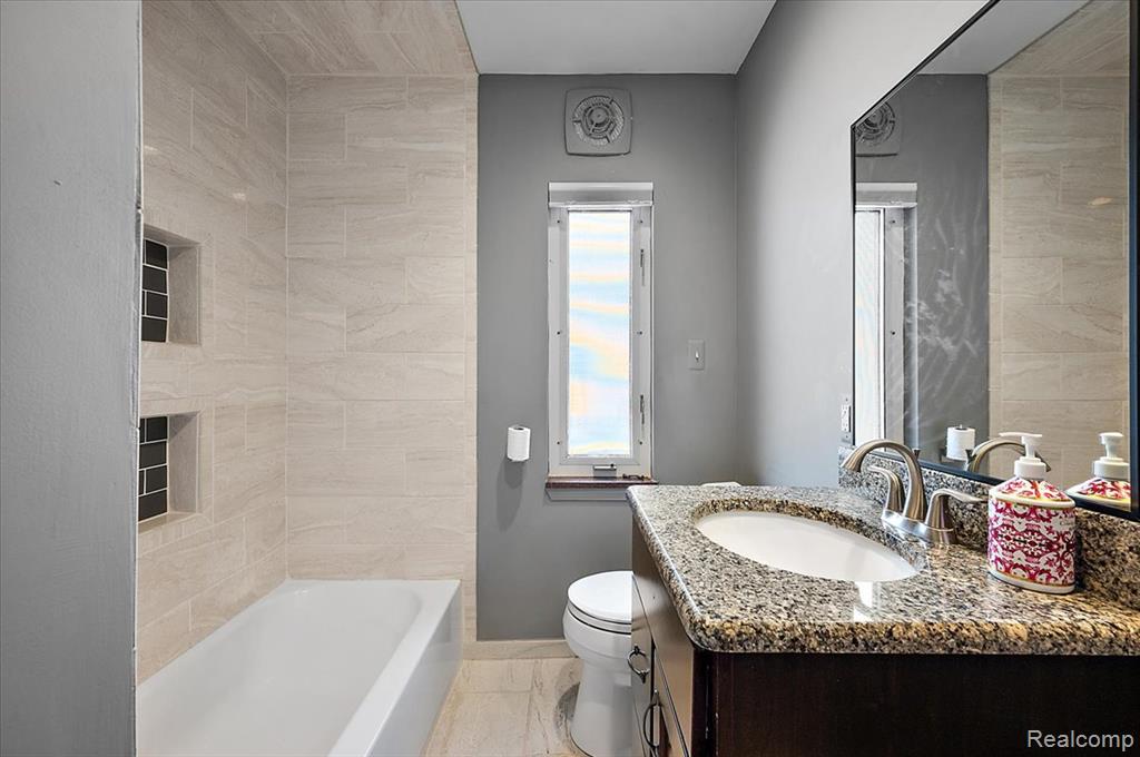 1450 Hampton Road Grosse Pointe Woods, MI 48236 - Photo 21 of 53