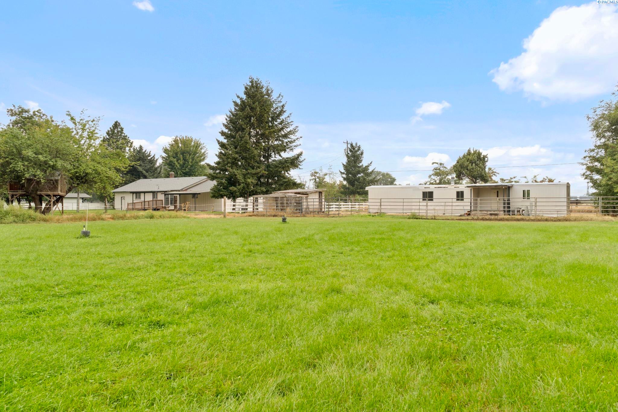 228105 East Game Farm Road Kennewick, WA 99337 - Photo 23 of 29 Gallery Image 23