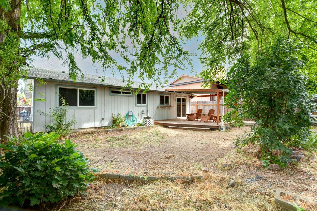 1428 Spring Street Medford, OR 97504 - Photo 12 of 21 M