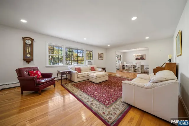 $915,000 | 564 Route 208, Franklin Lakes, NJ 07417