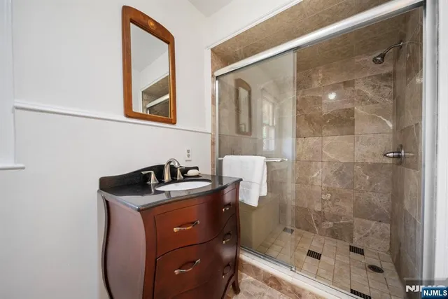 $915,000 | 564 Route 208, Franklin Lakes, NJ 07417