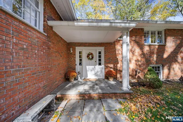 $915,000 | 564 Route 208, Franklin Lakes, NJ 07417