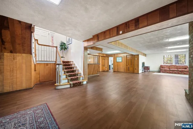 $915,000 | 564 Route 208, Franklin Lakes, NJ 07417