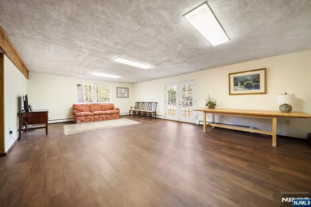 $915,000 | 564 Route 208, Franklin Lakes, NJ 07417