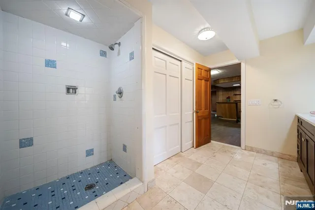 $915,000 | 564 Route 208, Franklin Lakes, NJ 07417