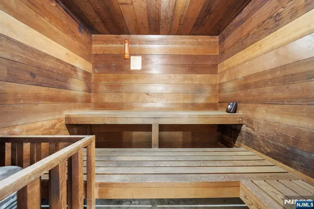 $915,000 | 564 Route 208, Franklin Lakes, NJ 07417