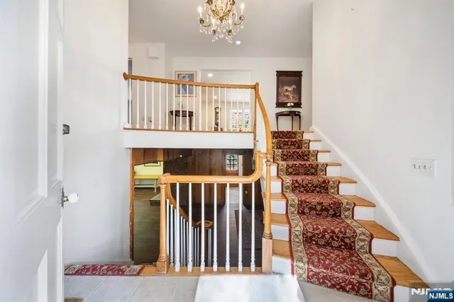 $915,000 | 564 Route 208, Franklin Lakes, NJ 07417