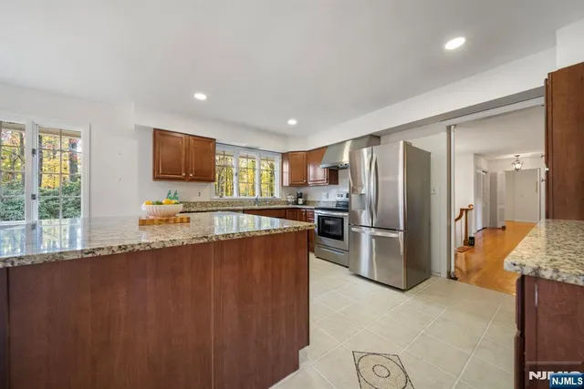 $915,000 | 564 Route 208, Franklin Lakes, NJ 07417