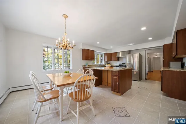 $915,000 | 564 Route 208, Franklin Lakes, NJ 07417