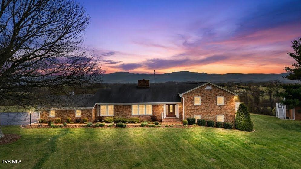 132-web-or-mls-12084-tanglewood-dr