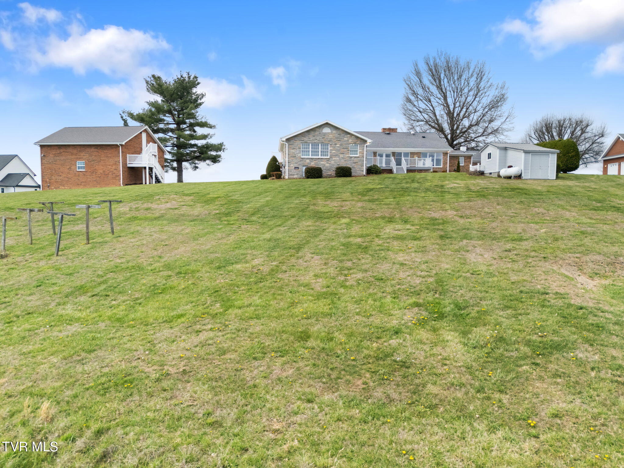 12084 Tanglewood Drive Glade Spring, VA 24340 - Photo 12 of 111 12-web-or-mls-12084-tanglewood-dr