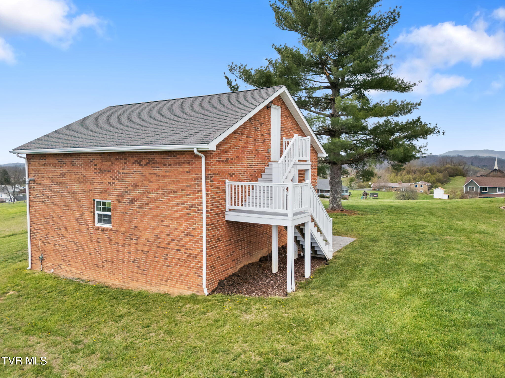 12084 Tanglewood Drive Glade Spring, VA 24340 - Photo 17 of 111 5-web-or-mls-12084-tanglewood-dr