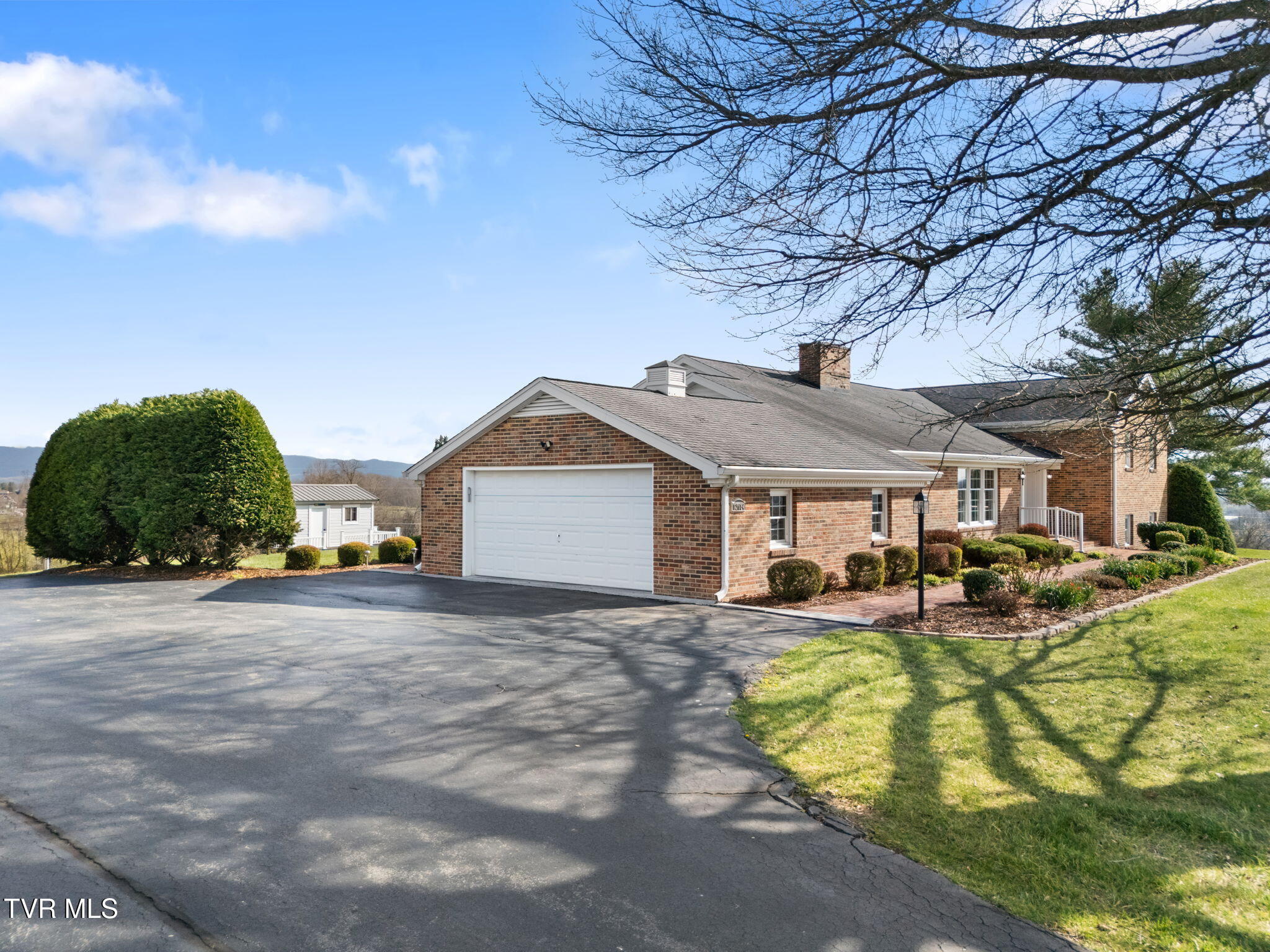 12084 Tanglewood Drive Glade Spring, VA 24340 - Photo 19 of 111 3-web-or-mls-12084-tanglewood-dr