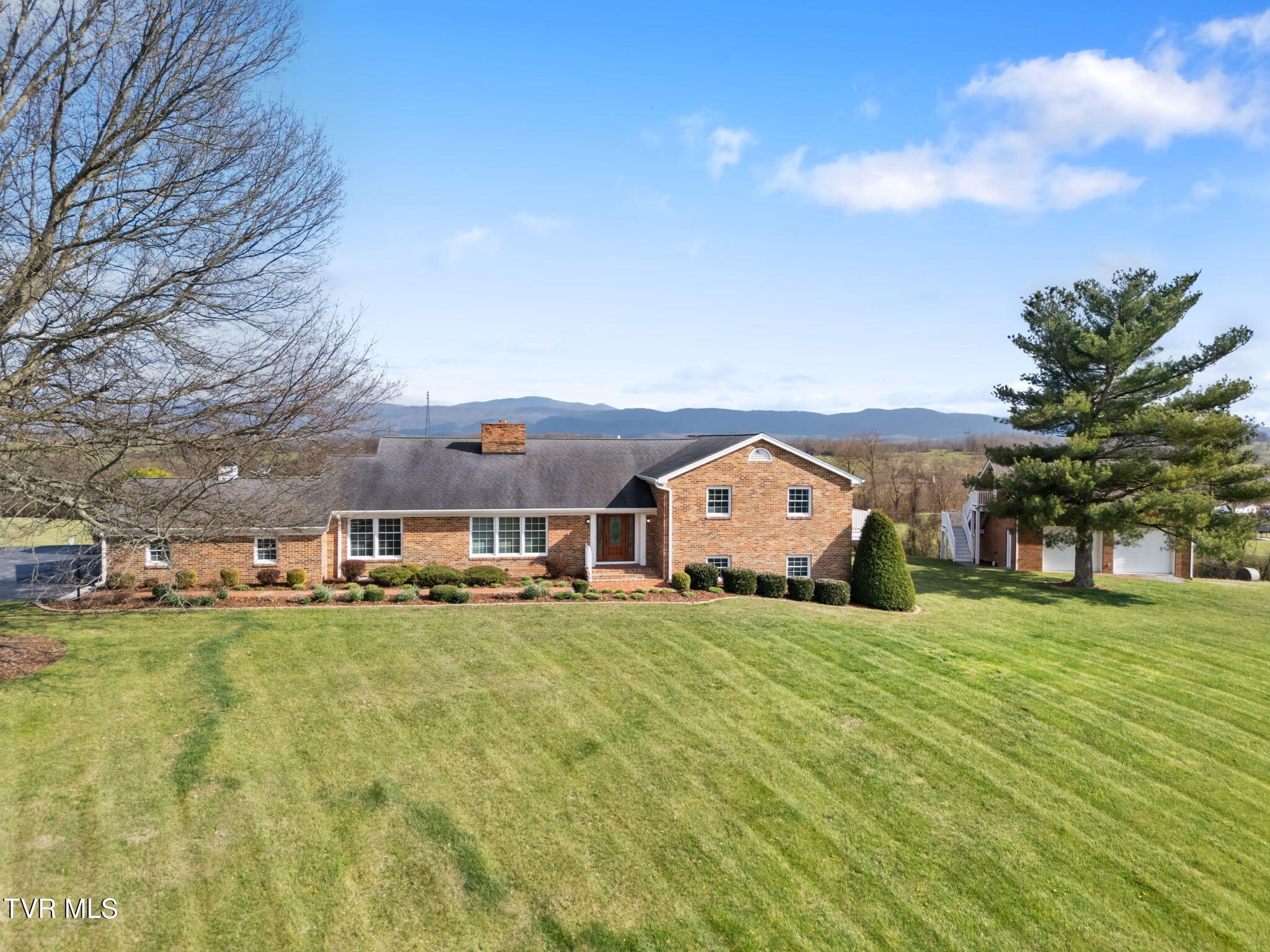 12084 Tanglewood Drive Glade Spring, VA 24340 - Photo 2 of 111 1-web-or-mls-12084-tanglewood-dr