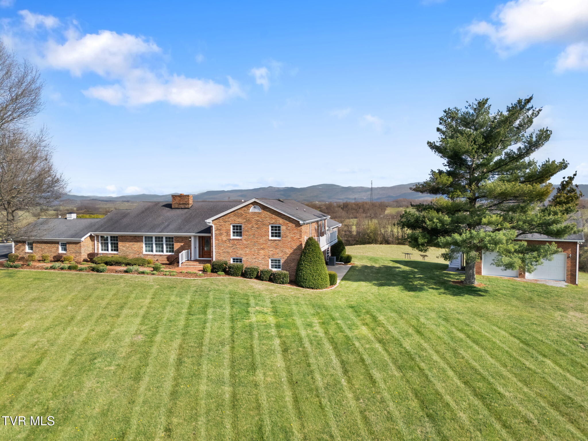 12084 Tanglewood Drive Glade Spring, VA 24340 - Photo 3 of 111 2-web-or-mls-12084-tanglewood-dr