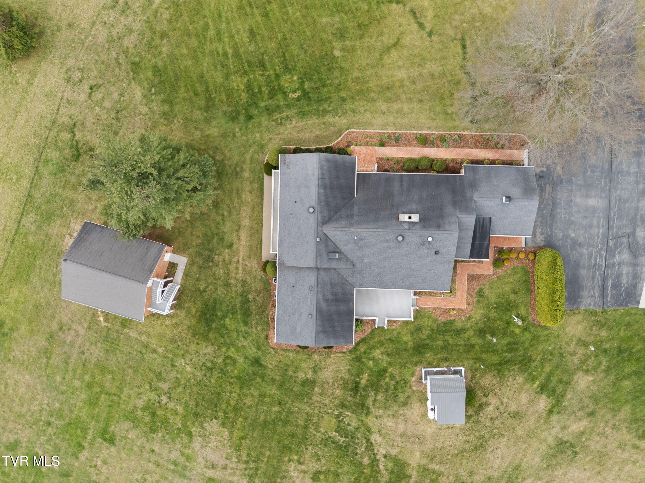 12084 Tanglewood Drive Glade Spring, VA 24340 - Photo 7 of 111 4-web-or-mls-12084-tanglewood-dr