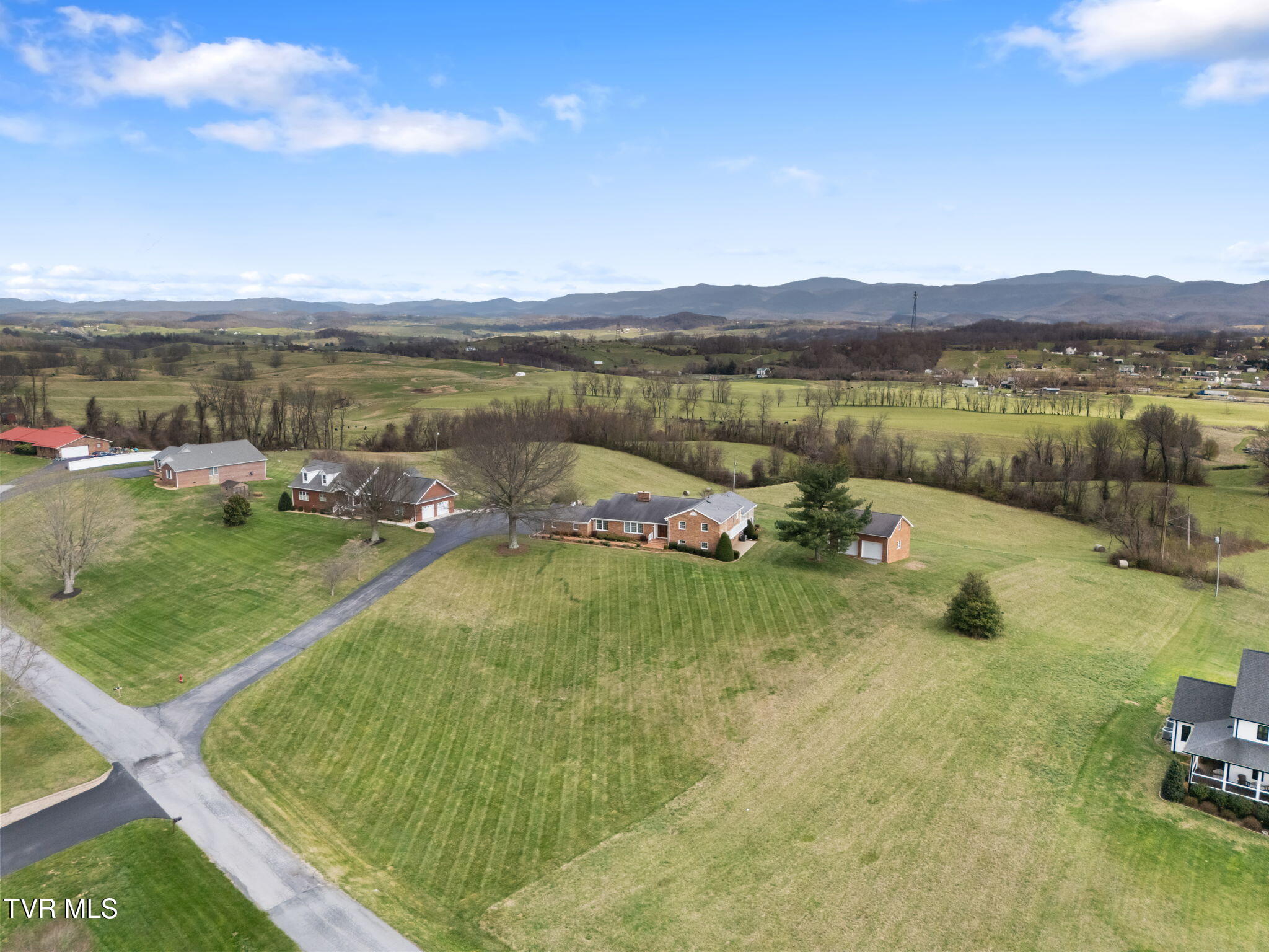 12084 Tanglewood Drive Glade Spring, VA 24340 - Photo 9 of 111 13-web-or-mls-12084-tanglewood-dr