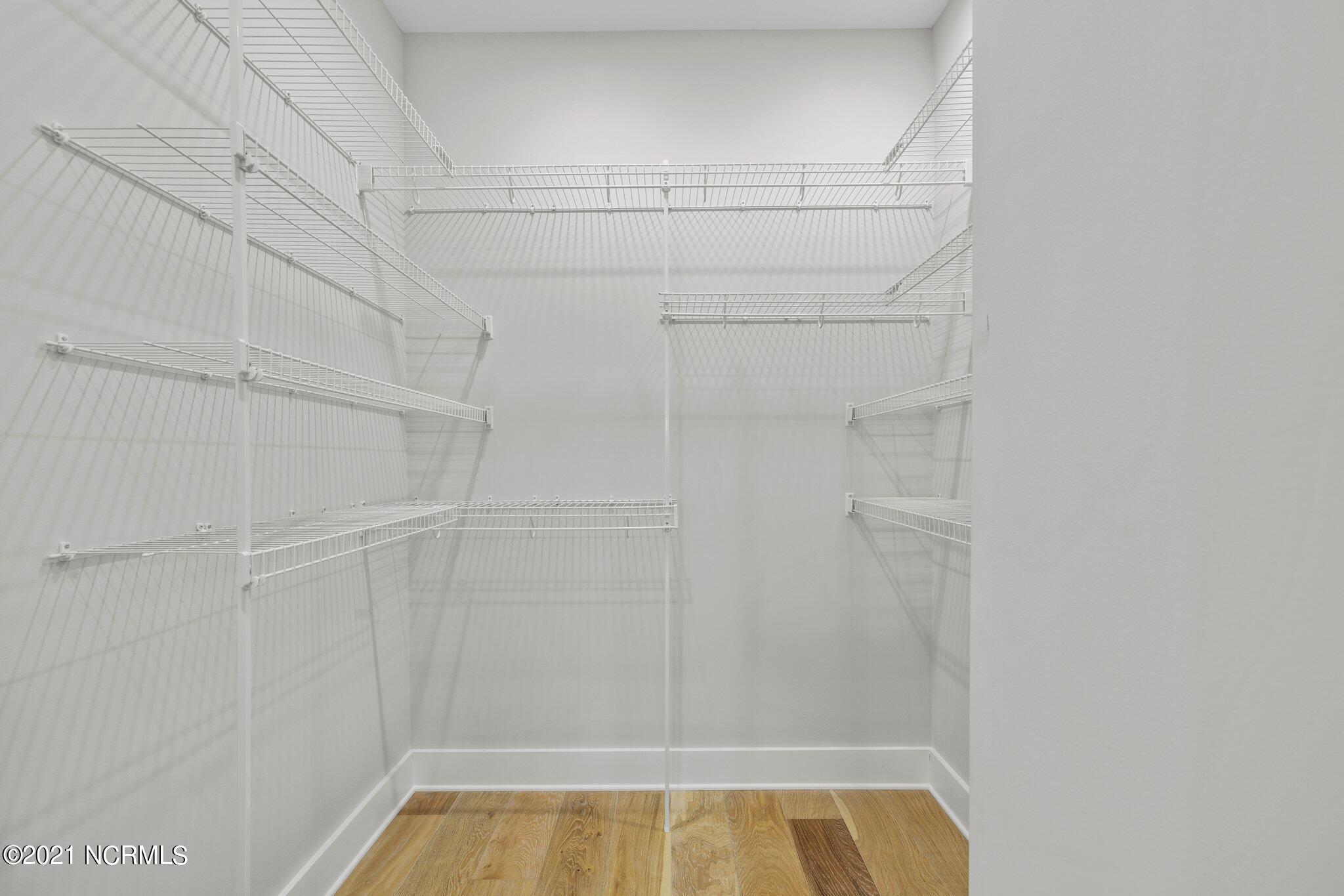 1810 Olde Farm Road Morehead City, NC 28557 - Photo 20 of 59 Walk-In-Closet
