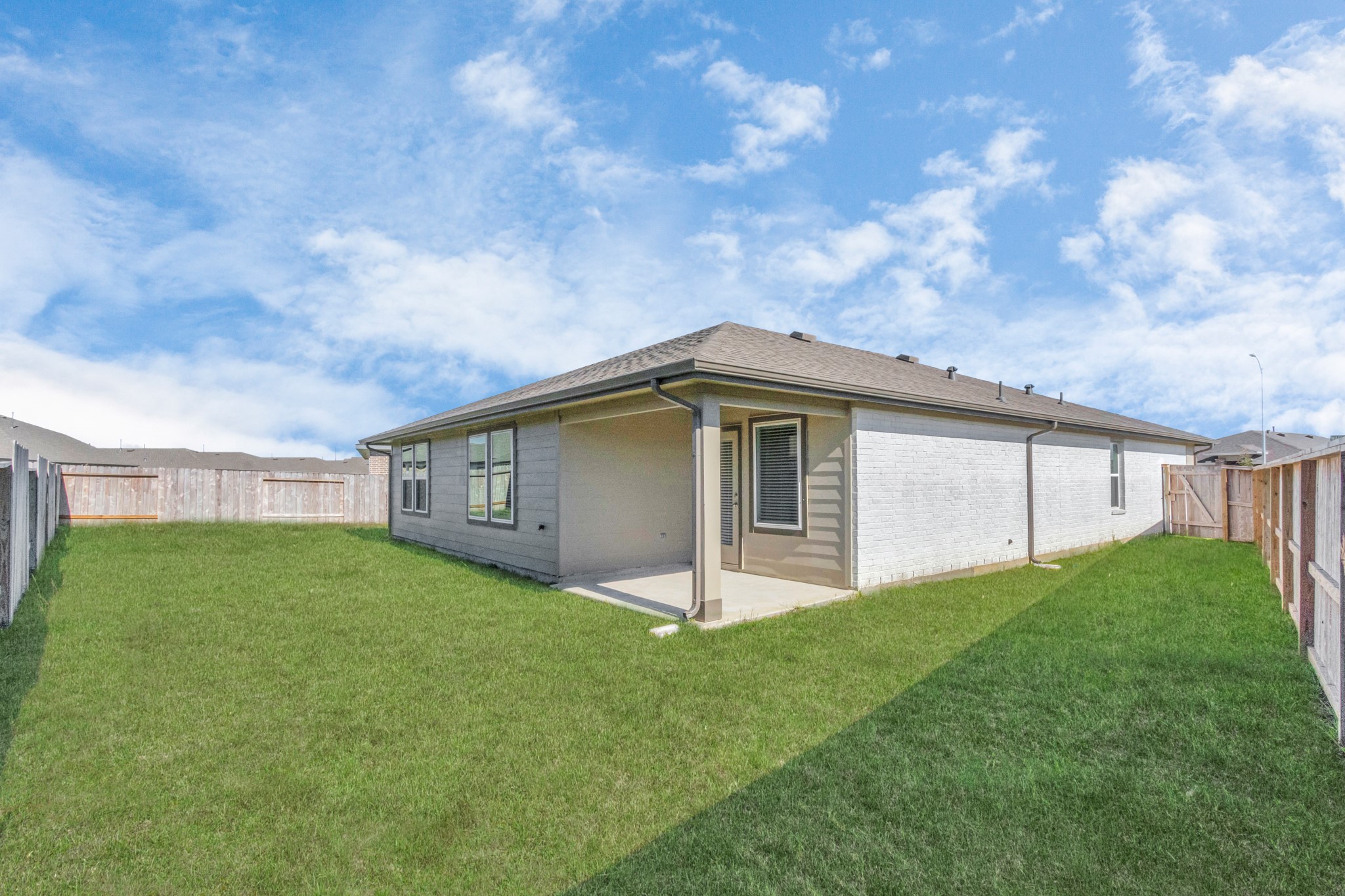 10626 Watershed Drive Rosharon, TX 77583 - Photo 11 of 42 a house view with a garden space