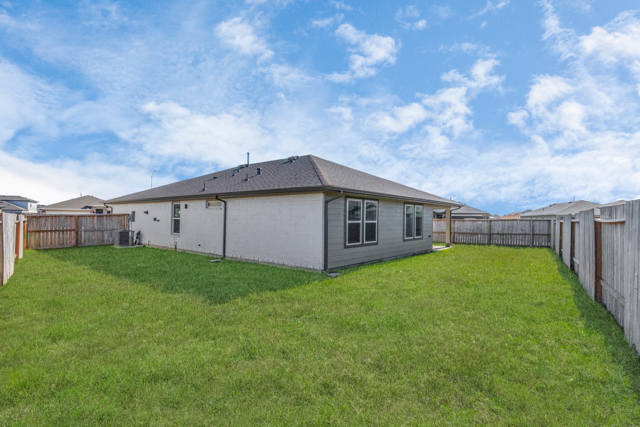 10626 Watershed Drive Rosharon, TX 77583 - Photo 12 of 42 a view of a backyard of the house