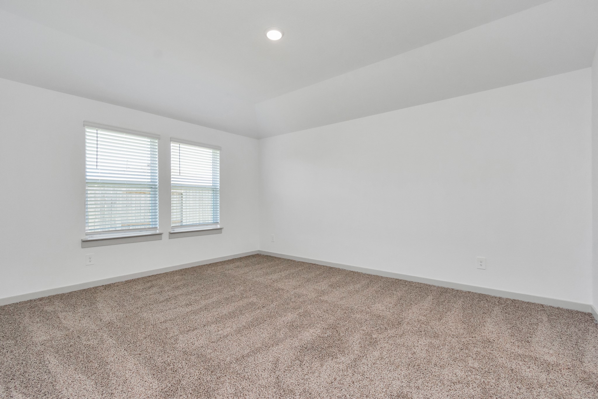 10626 Watershed Drive Rosharon, TX 77583 - Photo 35 of 42 an empty room with windows