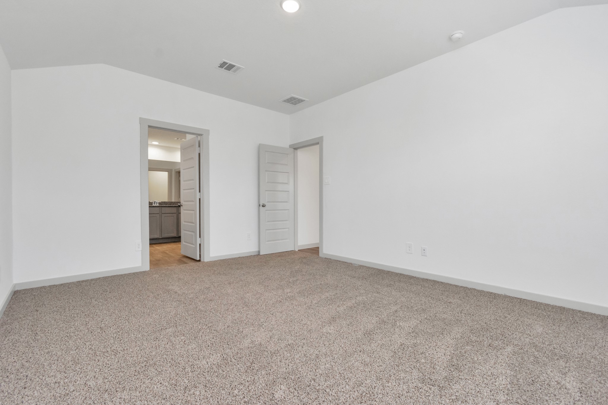 10626 Watershed Drive Rosharon, TX 77583 - Photo 36 of 42 a view of an empty room with closet and a window
