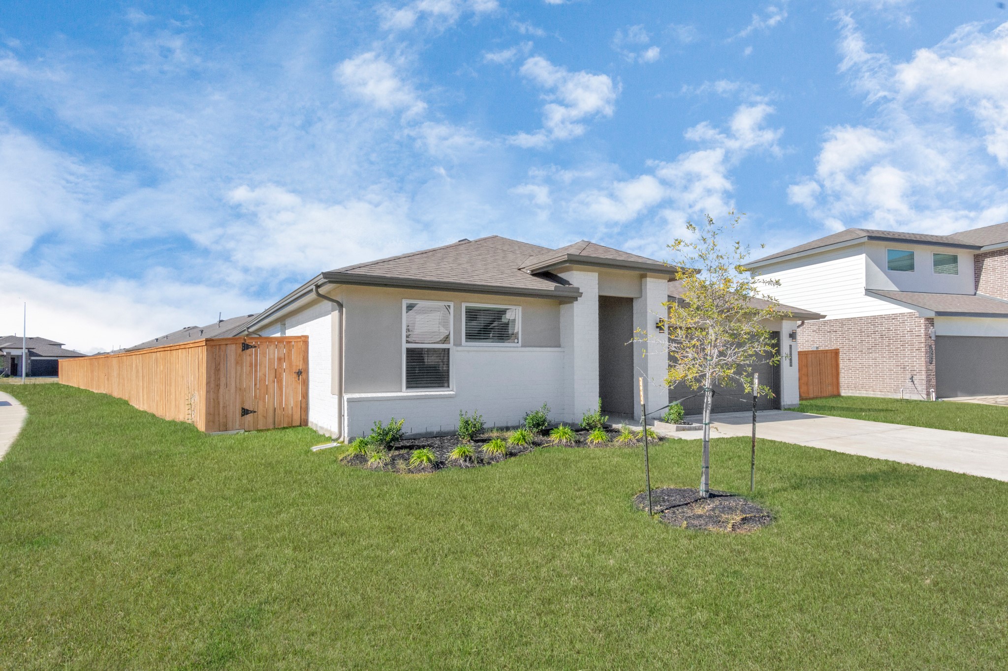 10626 Watershed Drive Rosharon, TX 77583 - Photo 8 of 42 a backyard of a house with table and chairs