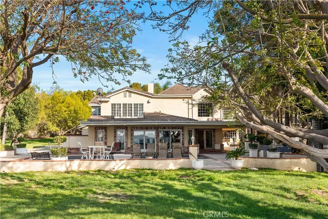a view of a yard with a tree