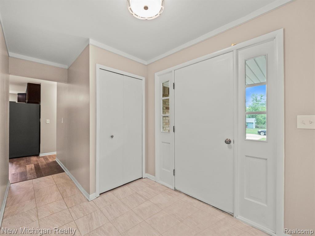 29617 Geraldine Road Farmington Hills, MI 48336 - Photo 5 of 25