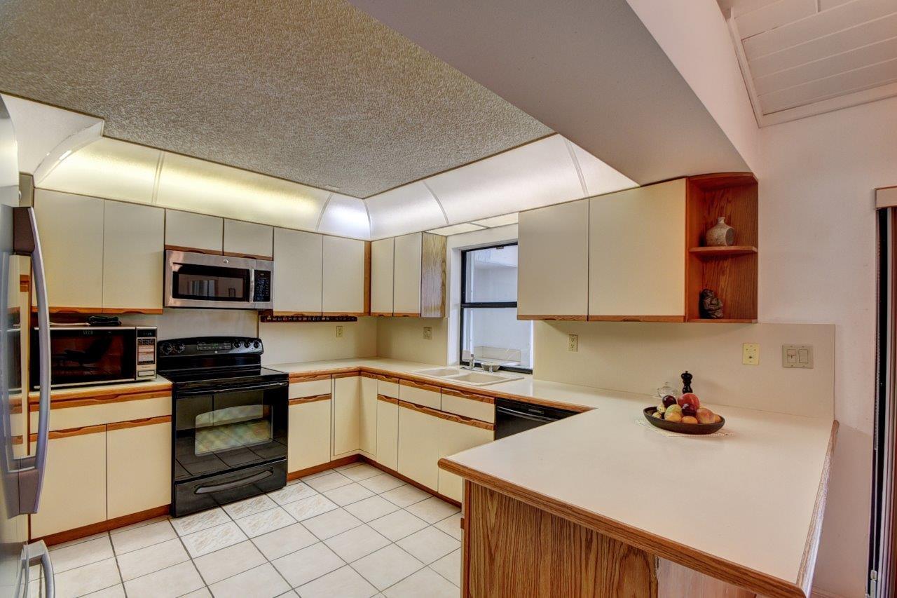 4460 Northwest 27th Avenue Boca Raton, FL 33434 - Photo 10 of 44 Kitchen