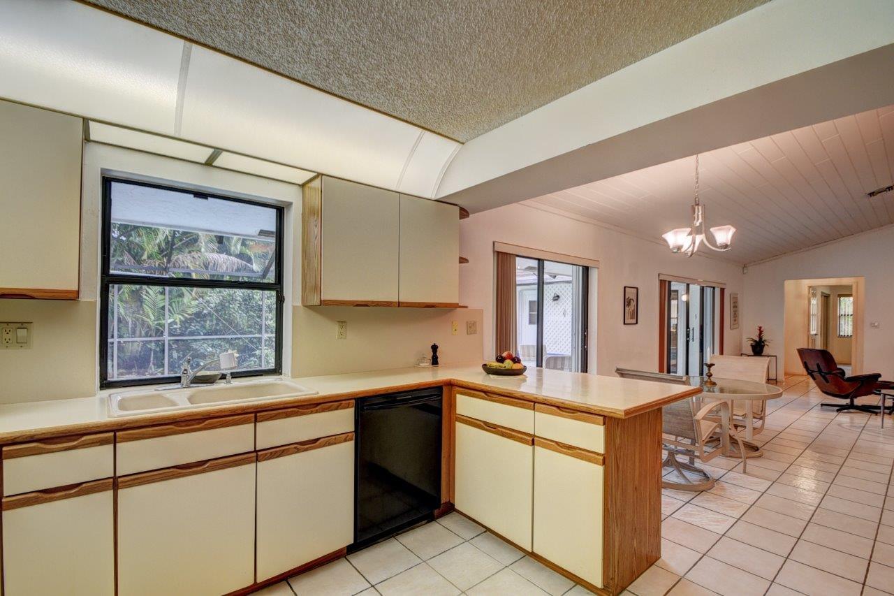 4460 Northwest 27th Avenue Boca Raton, FL 33434 - Photo 15 of 44 Kitchen
