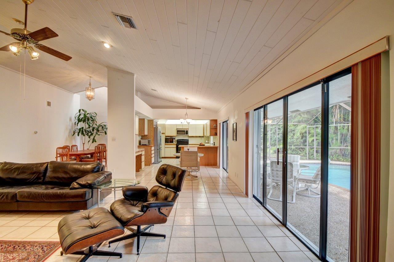 4460 Northwest 27th Avenue Boca Raton, FL 33434 - Photo 8 of 44 Light and Bright
