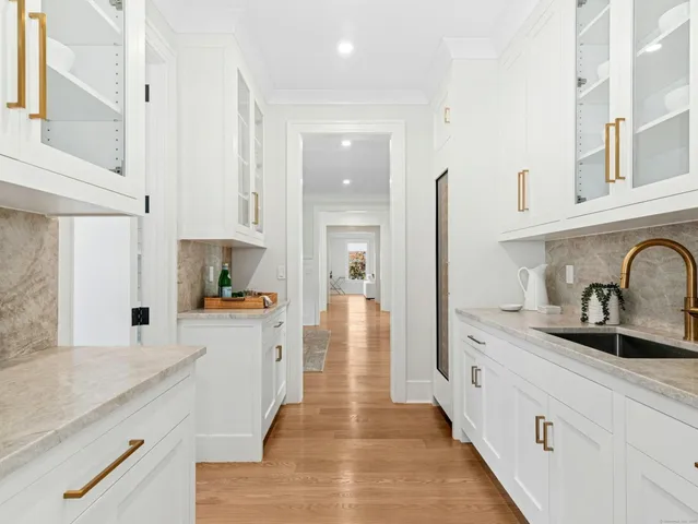 $6,295,000 | 10 Stony Brook Road, Darien, CT 06820