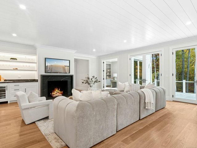 $6,295,000 | 10 Stony Brook Road, Darien, CT 06820