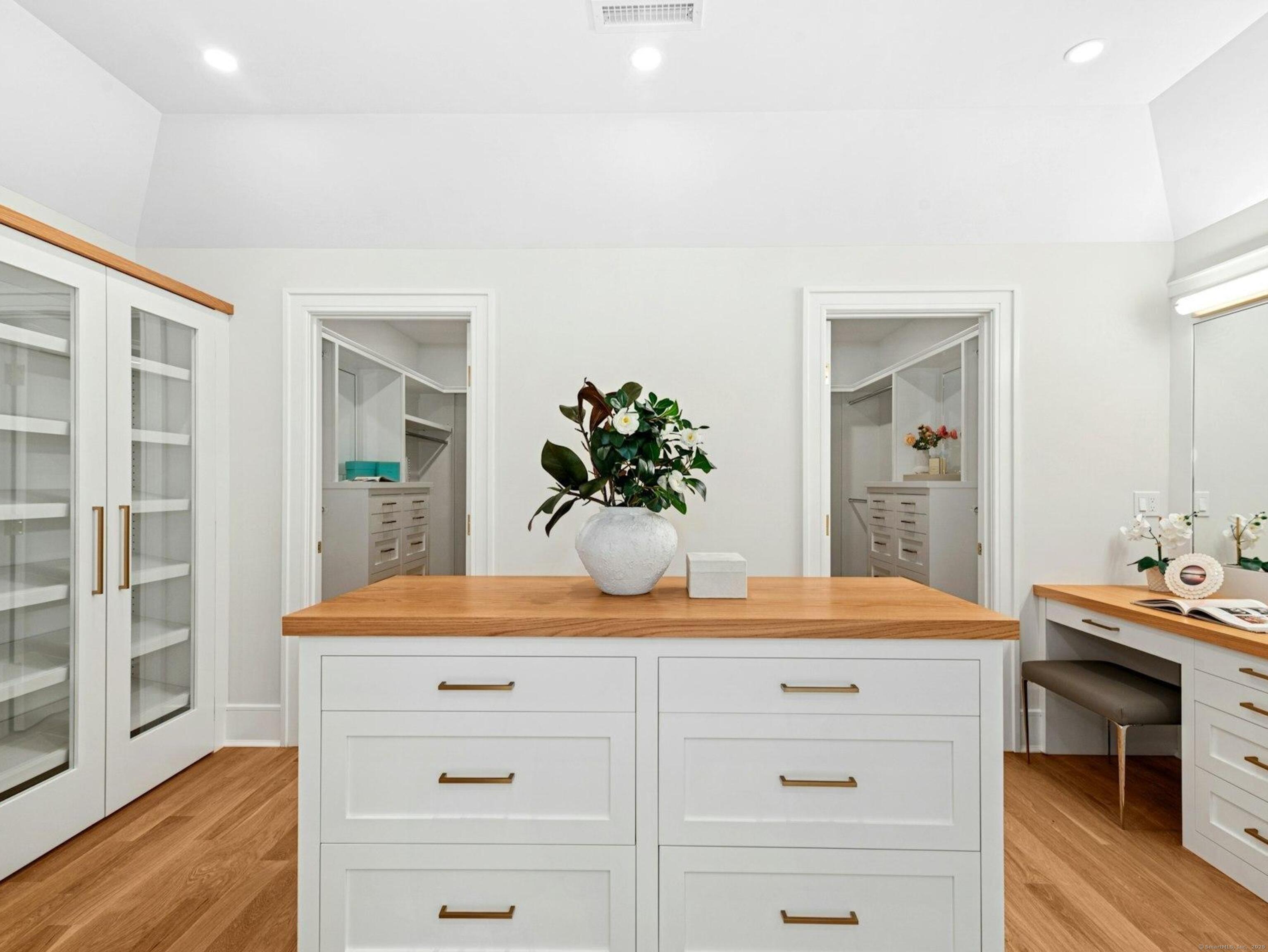 10 Stony Brook Road Darien, CT 06820 - Photo 27 of 40 Dressing Area