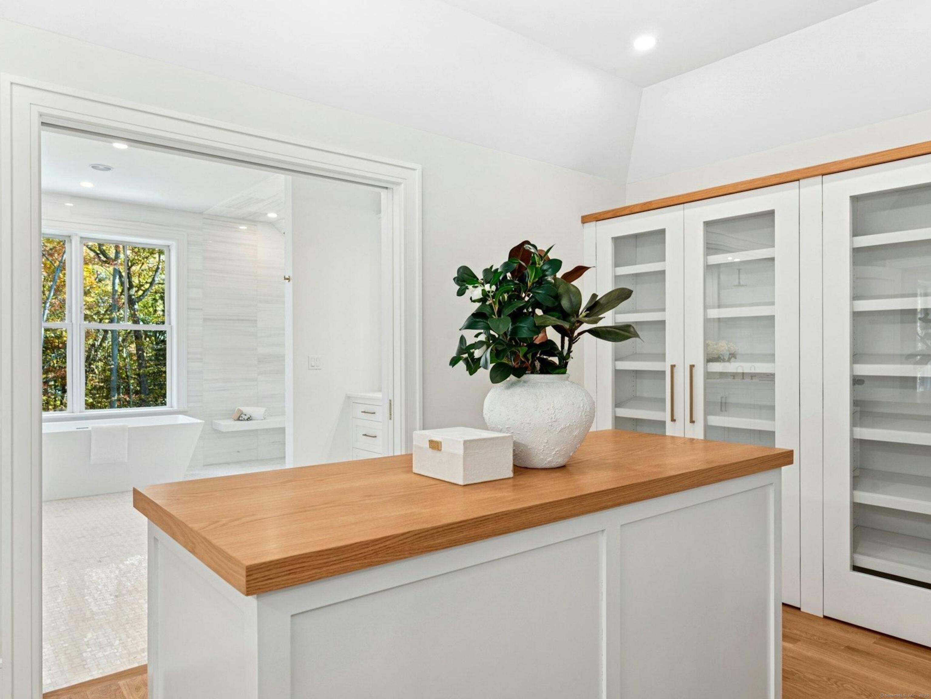 10 Stony Brook Road Darien, CT 06820 - Photo 29 of 40 Dressing Area