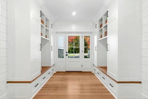 $6,295,000 | 10 Stony Brook Road, Darien, CT 06820