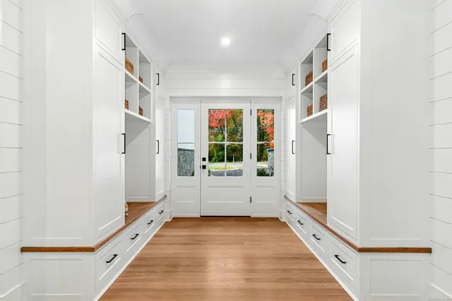 $6,295,000 | 10 Stony Brook Road, Darien, CT 06820