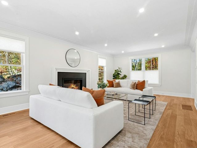 $6,295,000 | 10 Stony Brook Road, Darien, CT 06820