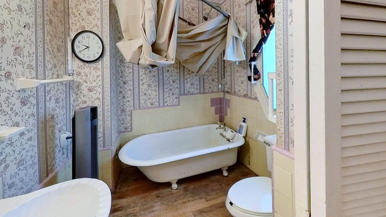 1905 Bissonnet Street Houston, TX 77005 - Photo 22 of 27 Secondary bathroom.