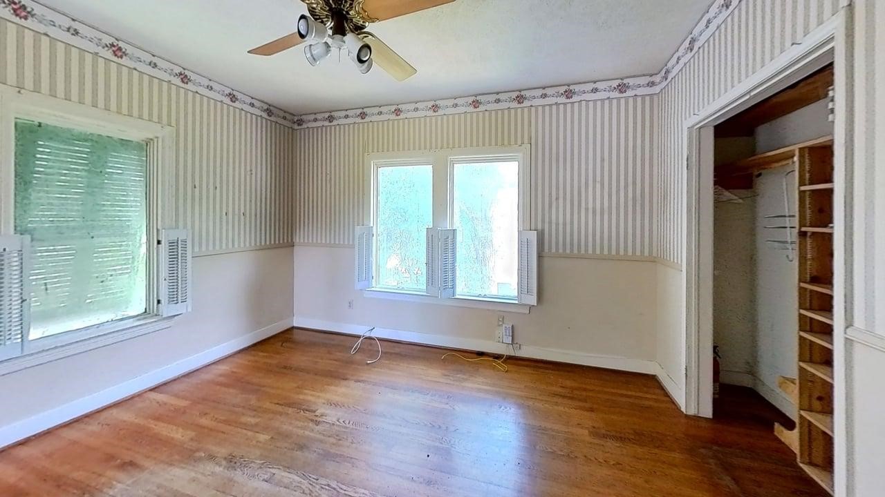 1905 Bissonnet Street Houston, TX 77005 - Photo 26 of 27 Secondary bedroom facing Bissonnett. With a closet.