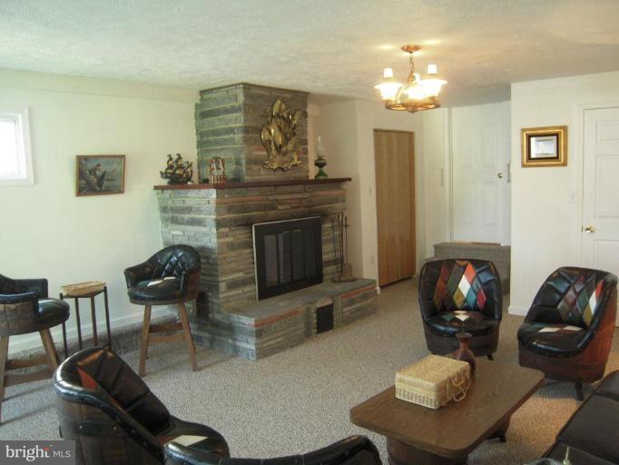8157 Orchard Point Road Pasadena, MD 21122 - Photo 11 of 13 Family Room